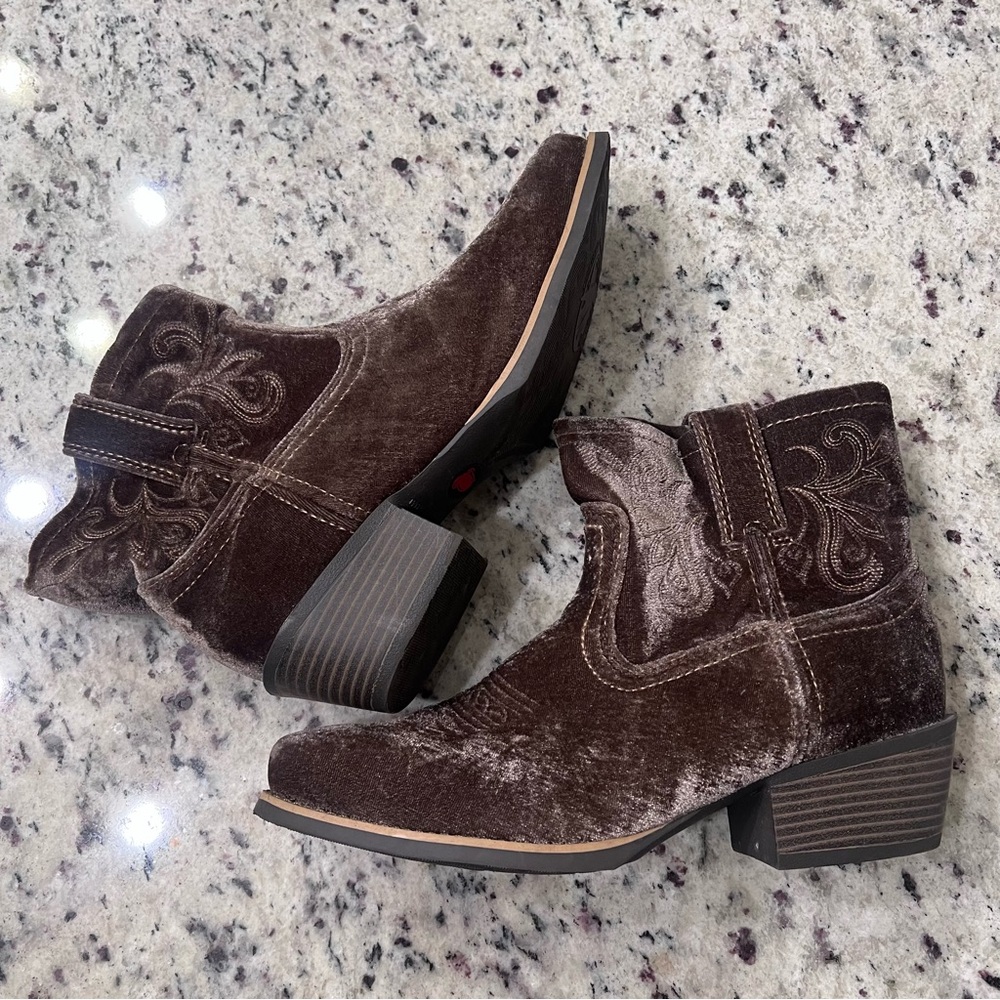 Justin Boots Rich Brown Velvet Ankle Booties - Picture 2 of 8